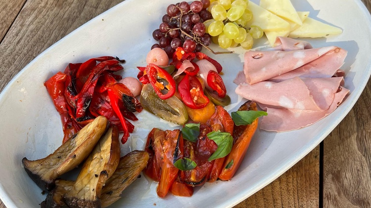 At the Santa Monica Farmer’s Market, Phoenix-bred chef Chris Bianco revels in Southern California produce.