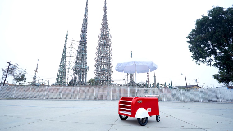 Street food cart design has been ubiquitous until Richard Gomez of Revolution Carts engineered a new model.