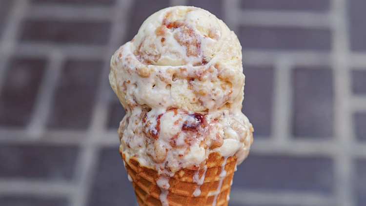 At the Santa Monica Farmer’s Market, Shiho Yoshikawa shops for black mission figs which she transforms into an ice cream back at Sweet Rose Creamery.